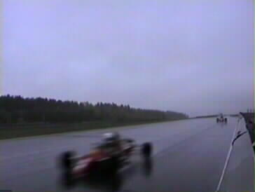 Regnvejret gjorde det ikke ligefrem nemmere at holder racerbilerne p banen!